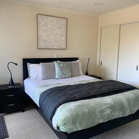 March Apartments Dunedin Room photo
